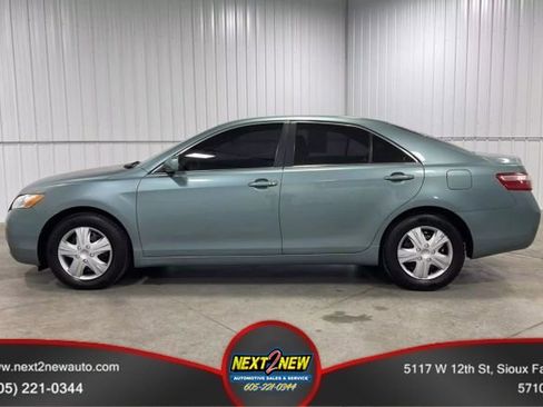 Used 2009 Toyota Camry LE image 1