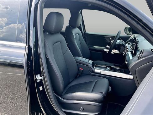 Certified 2025 Mercedes-Benz GLB 250 image 9