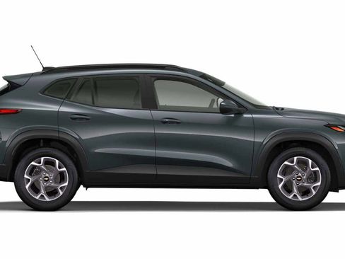New 2026 Chevrolet Trax LT w/ LT Convenience Package FWD image 3