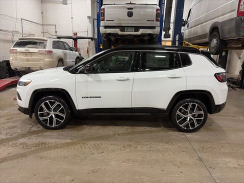 Used 2024 Jeep Compass Limited w/ Elite Group AWD/4WD image 4
