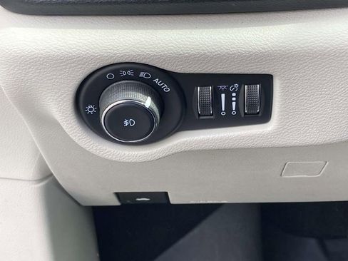 Used 2021 Chrysler Pacifica Touring-L image 20