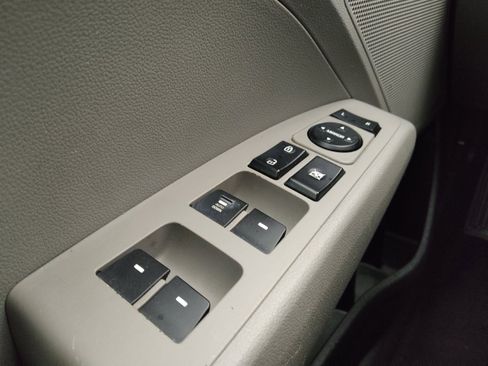 Used 2017 Hyundai Elantra SE image 27