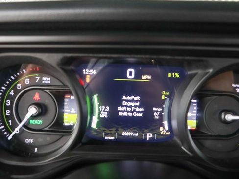 Used 2024 Jeep Wrangler Unlimited Sahara w/ Technology Group AWD/4WD image 16