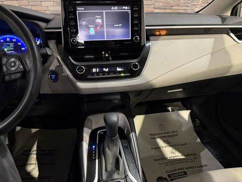 Used 2021 Toyota Corolla LE image 20