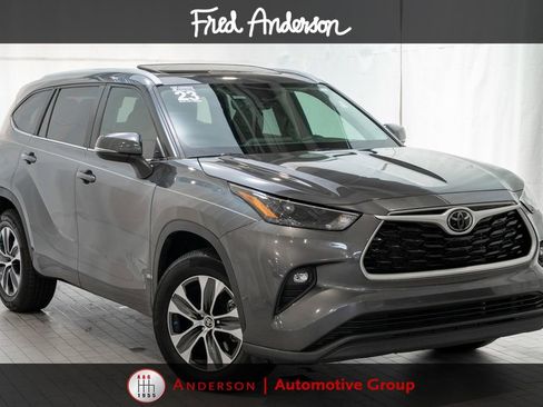 Used 2023 Toyota Highlander XLE FWD image 1