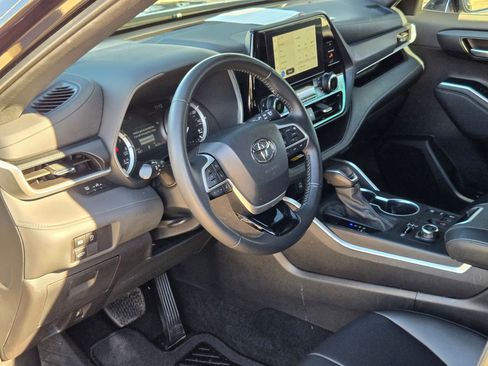 Used 2024 Toyota Highlander XSE image 10