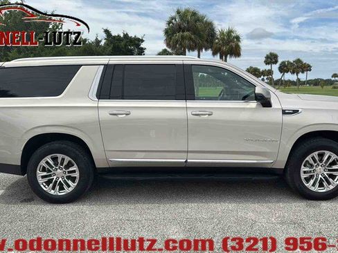 Used 2021 GMC Yukon XL SLT w/ SLT Premium Package AWD/4WD image 6