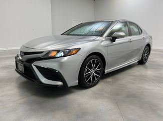 Used 2024 Toyota Camry SE video 3