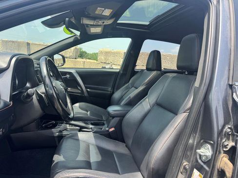 Used 2018 Toyota RAV4 SE w/ Power Extra Value Package FWD image 9