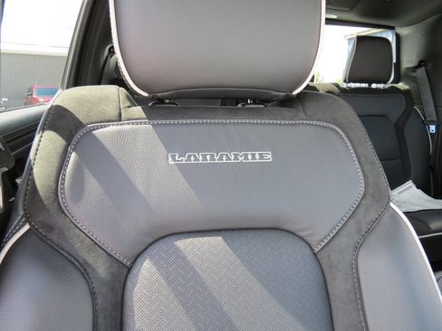 Used 2025 RAM 1500 Laramie w/ Sport Appearance Package AWD/4WD image 29