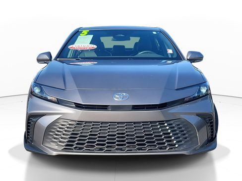 Used 2025 Toyota Camry SE FWD image 2
