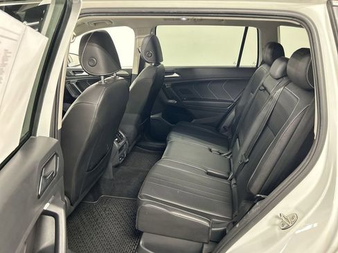 Certified 2022 Volkswagen Tiguan SE w/ Panoramic Sunroof Package image 16