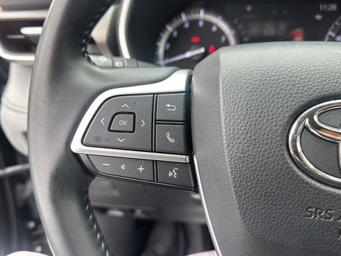 Used 2022 Toyota Highlander XLE image 24