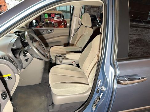 Used 2012 Kia Sedona EX FWD image 10