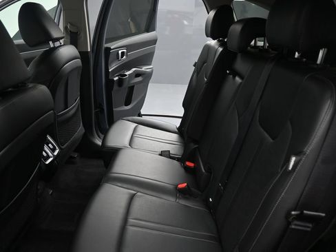 Used 2024 Kia Sorento S FWD image 17