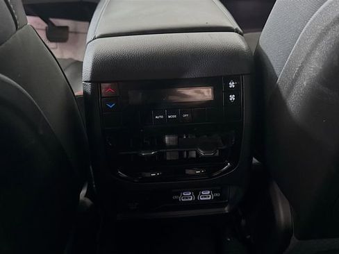 Used 2024 Jeep Grand Cherokee L Altitude image 24