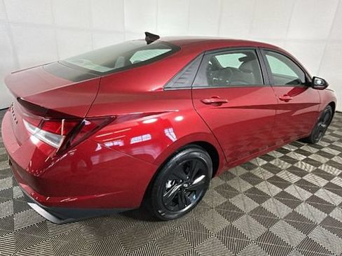Used 2023 Hyundai Elantra SEL w/ Cargo Package FWD image 3