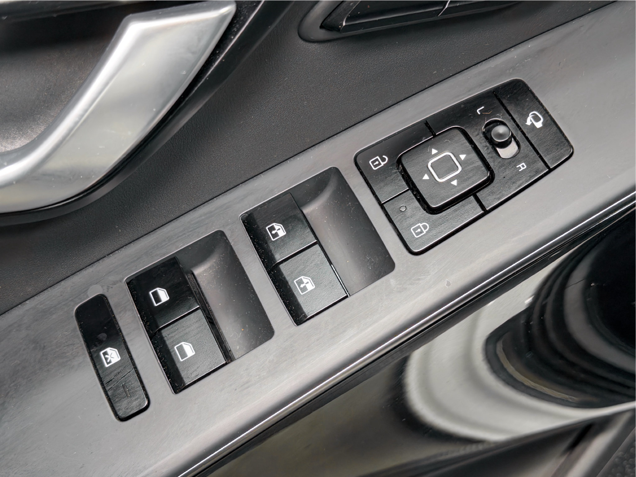 Used 2024 Kia Niro Wave w/ Wave Preserve Package FWD image 8