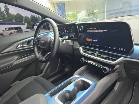 Used 2025 Chevrolet Equinox EV LT w/ Convenience Package FWD image 10