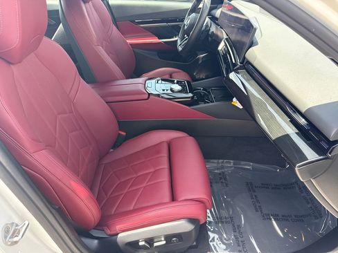 Used 2026 BMW 530i w/ M Sport Package RWD image 12