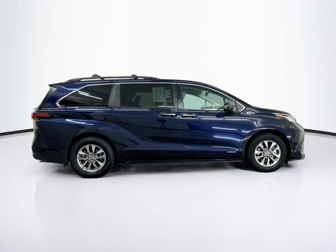 Used 2021 Toyota Sienna XLE AWD/4WD image 10