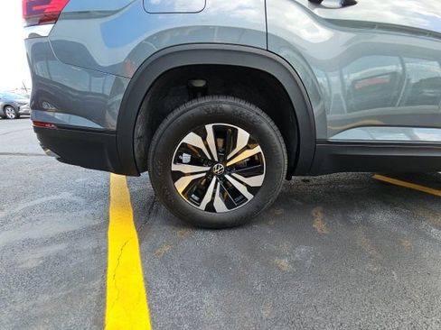 Used 2025 Volkswagen Atlas SE AWD/4WD image 13