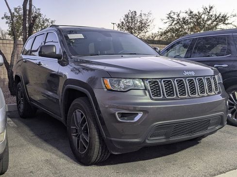 Used 2019 Jeep Grand Cherokee Laredo w/ Laredo X Package image 3