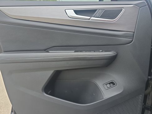 Used 2024 Volkswagen Atlas Cross Sport SE image 27