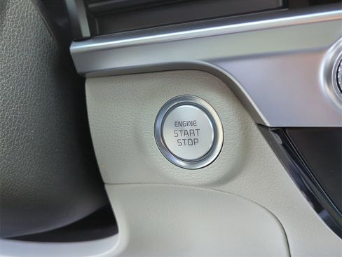 New 2025 Kia Telluride S image 32