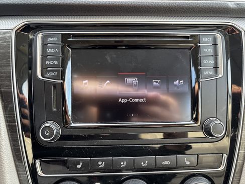 Used 2016 Volkswagen Passat 1.8T SE w/ Lighting Package (P06) image 22