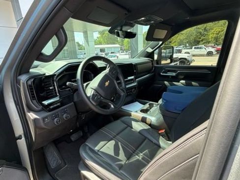 Used 2025 Chevrolet Silverado 3500 High Country w/ Technology Package AWD/4WD image 2