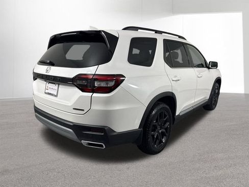 Certified 2025 Honda Pilot Touring image 38