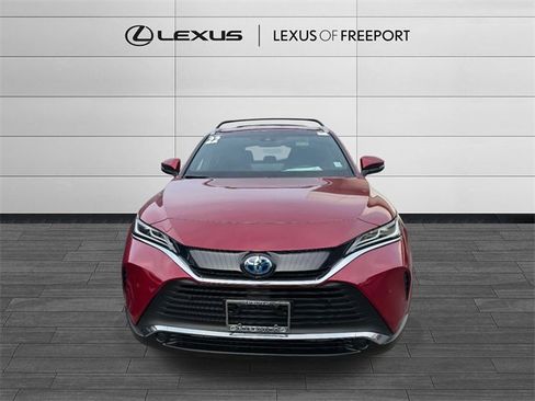 Used 2022 Toyota Venza XLE image 2