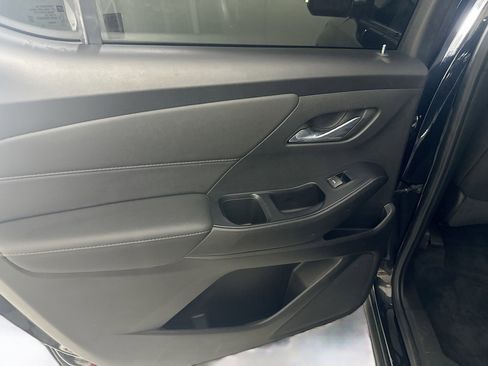 Used 2022 Chevrolet Traverse LT image 25