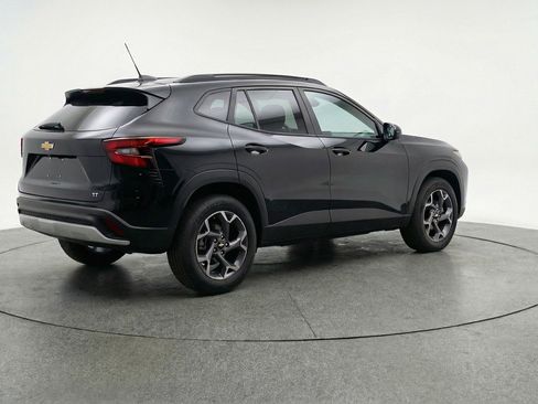 Used 2025 Chevrolet Trax LT w/ LT Convenience Package image 9