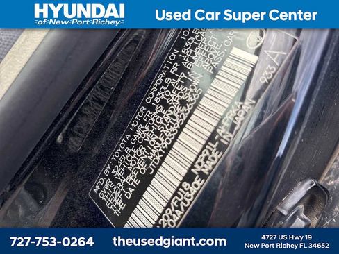 Used 2009 Toyota Yaris 4-Door Hatchback image 12