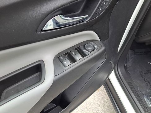 Used 2021 Chevrolet Equinox LS image 15