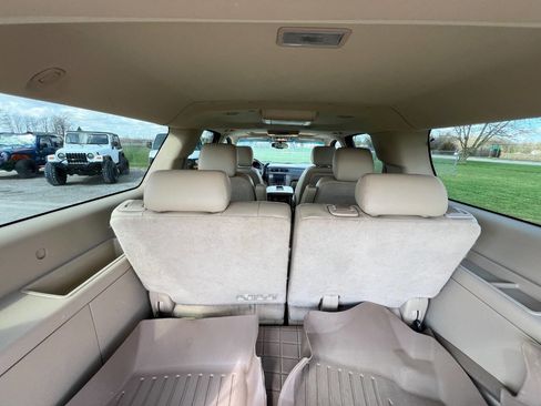 Used 2011 Chevrolet Suburban LT image 30