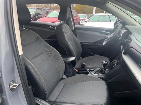 Used 2022 Volkswagen Taos SE w/ Panoramic Sunroof Package image 11