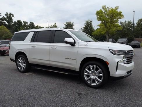 Used 2024 Chevrolet Suburban High Country w/ Advanced Technology Package AWD/4WD image 2