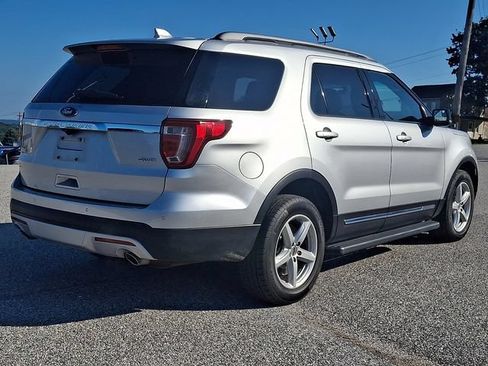 Used 2017 Ford Explorer XLT AWD/4WD image 9