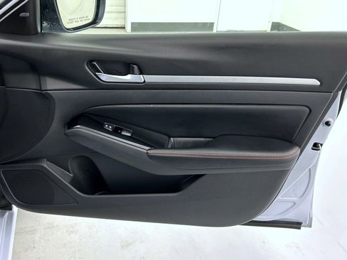 Used 2024 Nissan Altima 2.5 SR image 16