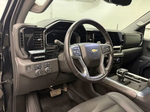 Used 2022 Chevrolet Silverado 1500 LTZ w/ LTZ Premium Package image 4
