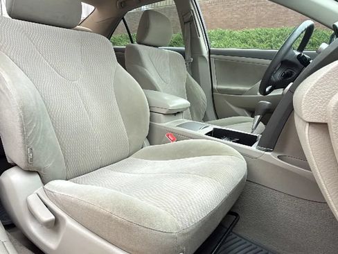 Used 2010 Toyota Camry LE FWD image 24