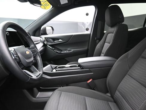 Used 2025 Chevrolet Equinox LT FWD image 13