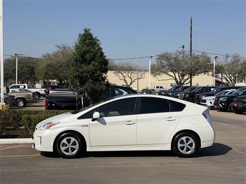 Used 2015 Toyota Prius Four w/ Deluxe Solar Roof Package image 4