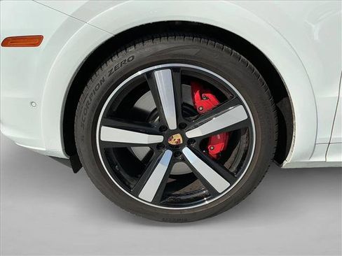 Used 2025 Porsche Cayenne GTS image 9