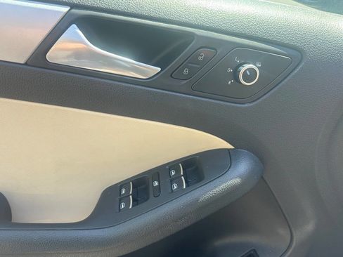 Used 2014 Volkswagen Jetta SE FWD image 16