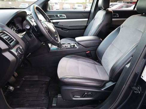 Used 2017 Ford Explorer XLT w/ Equipment Group 202A image 10