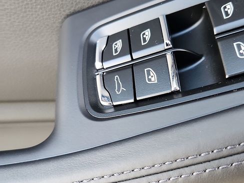 New 2026 Porsche Macan S image 21